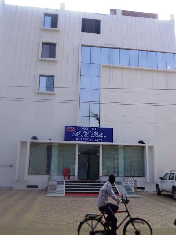 Hotel R K Palace Bodh Gaya Exterior foto